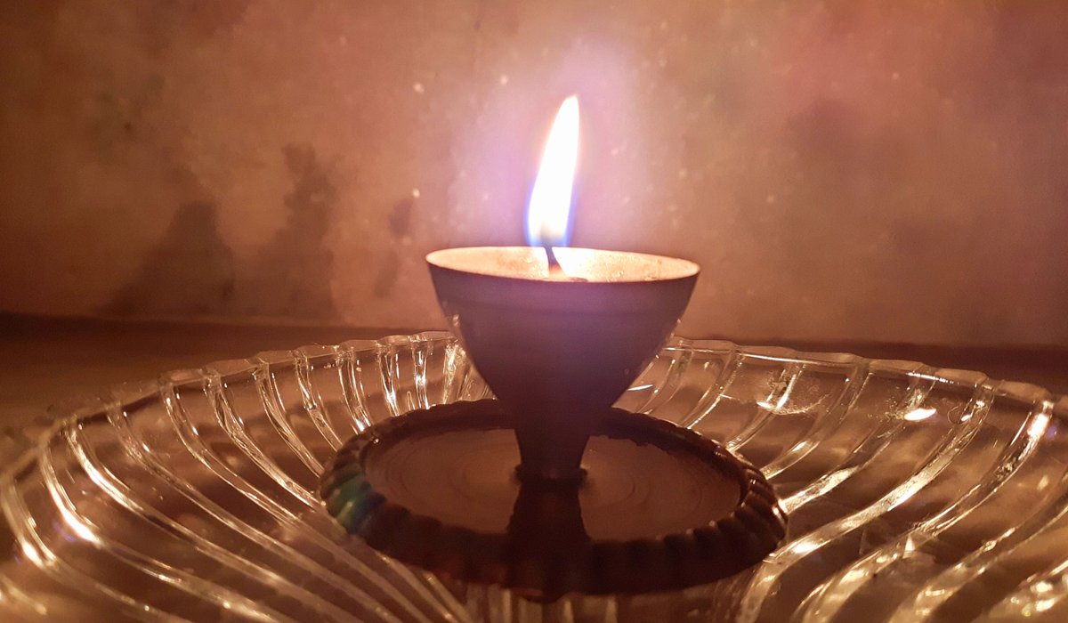 sagarikamishrav's tweet photo. Tratak- For Building Focus, Great Eyesight and much More
I started the Tratak practice once again, after a long break!!
For full practice and deeper understanding read the link from Bihar School of Yoga Magazine- https://t.co/xL7Epr8FMY
#tratak #buildfocus #eyesight #ewellcoach https://t.co/OReHwGqRUq