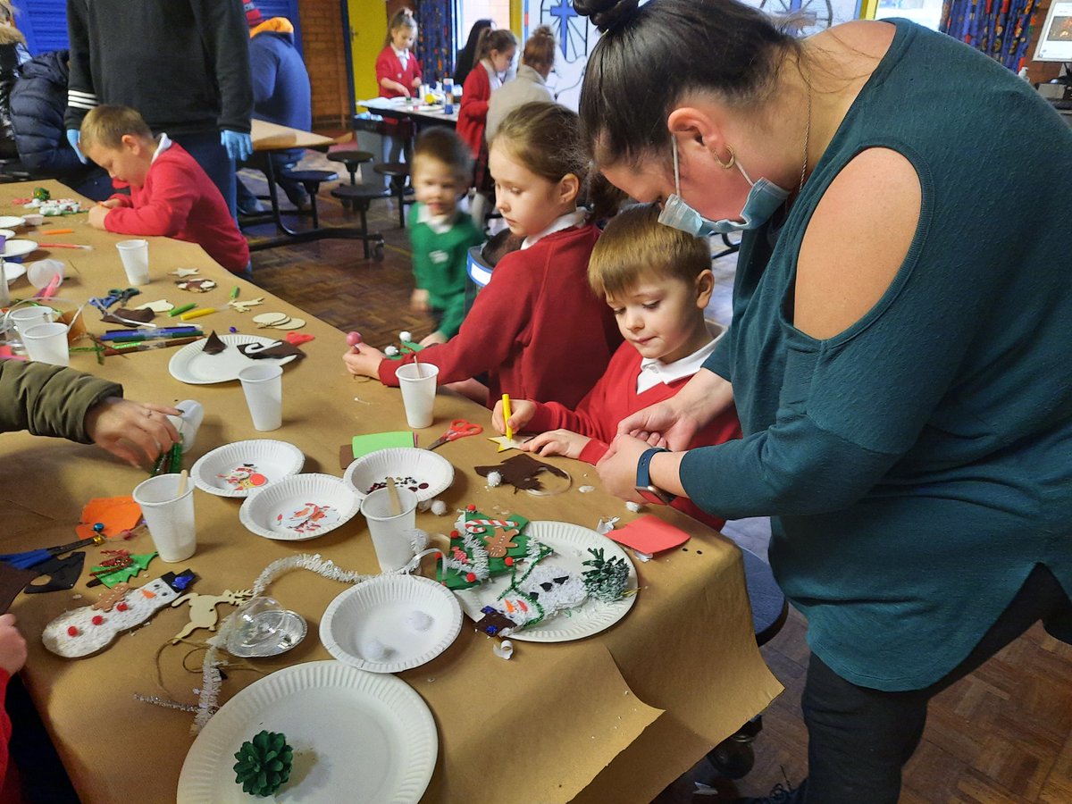 SacredHeart_RCP's tweet photo. Things are feeling very 'Christmassy' at Sacred Heart this morning. Children and their parents are enjoying making Christmas crafts together. We can't wait to decorate our tree! #Christmas2021 https://t.co/oKiAn5kbPd