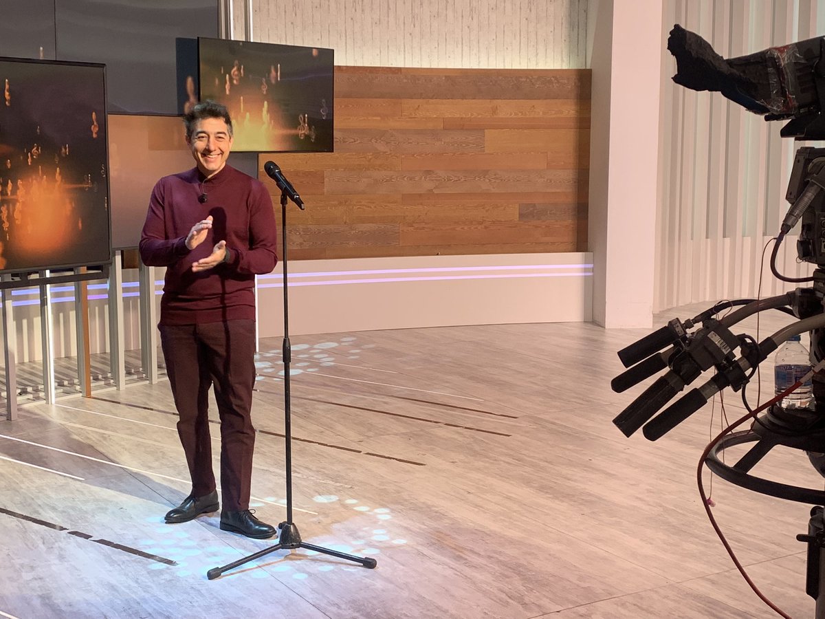 vanadiss_es's tweet photo. Ya está disponible en todas las plataformas digitales #elreydelbolero de @JuanValderramaC en unos minutos podéis verle en directo en @BuenosDiasOM de @telemadrid entrevista y actuación, arrancamos!!! https://t.co/l7VLxLzUon