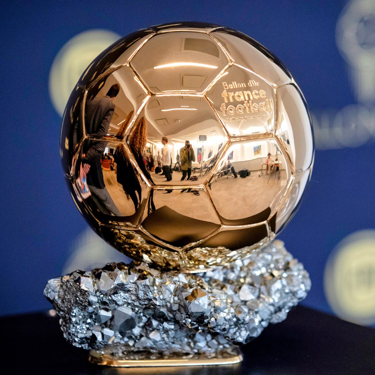 ChampionsLeague's tweet photo. 🔝 Your Ballon d'Or top 3 for 2021?

1. ________
2. ________
3. ________

#ballondor | #UCL https://t.co/odRuhvQPud