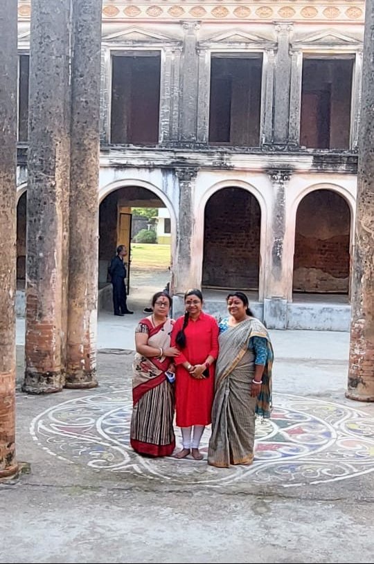 DebaratiSen3's tweet photo. A visit to a charming historical place 🖤 https://t.co/ufmL4XW8R4
