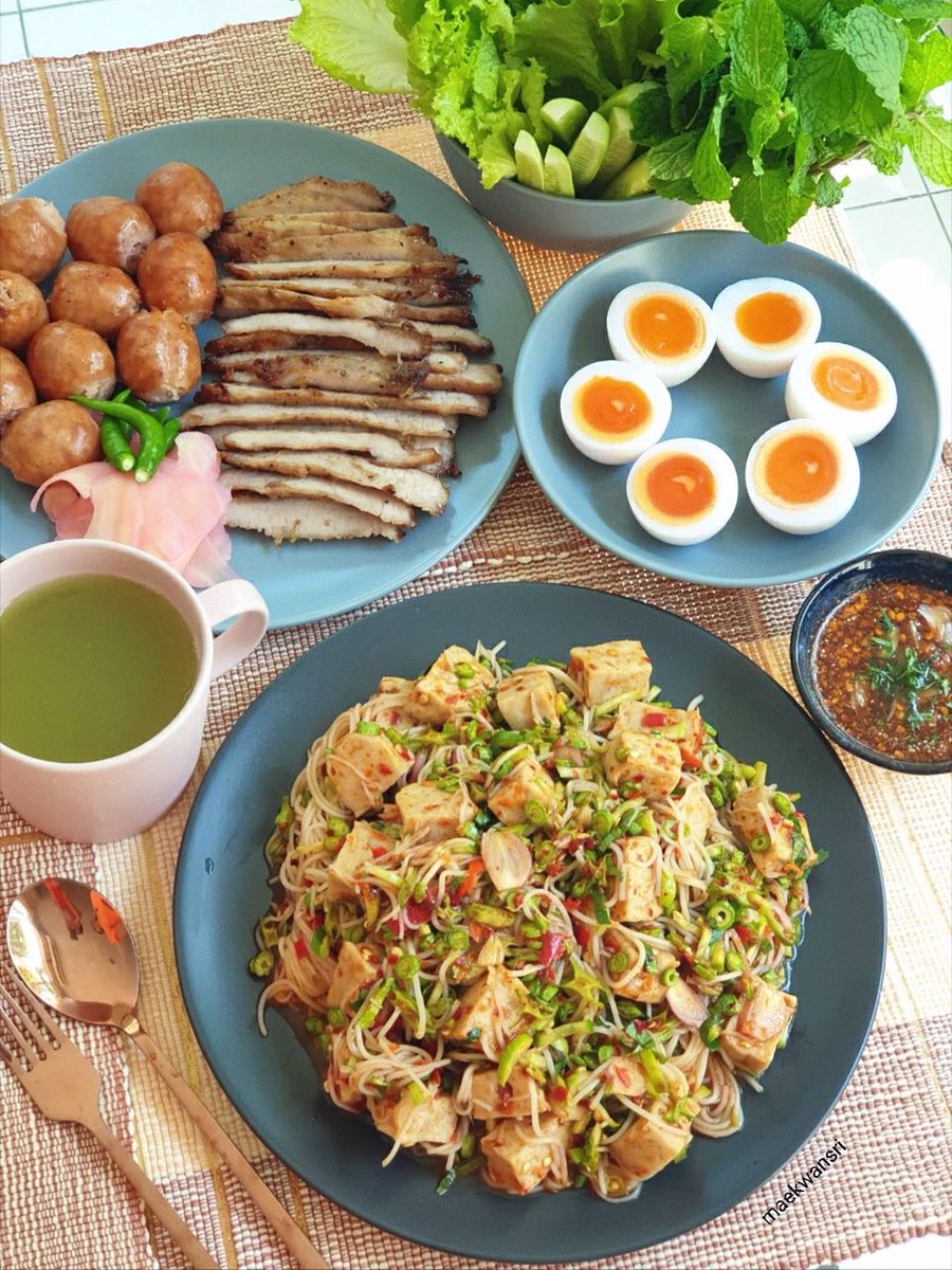 KwansriR's tweet photo. ความแซ่บสะเด็ดวันนี้🌶 #ยำขนมจีน ความเริ่ดดีงามบนโต๊ะนี้ จานชามแก้ว #ทุกชิ้น20บาท สายแม่บ้านชาวcooking พุ่งตัวไปอิเกียเลยจ้า เค้าเอาสินค้าเซรามิกมีตำหนิเล็กๆน้อยๆ จากการผลิตแต่ใช้งานได้คุณภาพดีมาขาย แทนการทำลายทิ้ง ในราคา 20 บาททุกชิ้น‼️ดีต่อโลกดีต่อกระเป๋าตังค์แม่🥰 #รีวิวอิเกีย https://t.co/KR9k81ALil