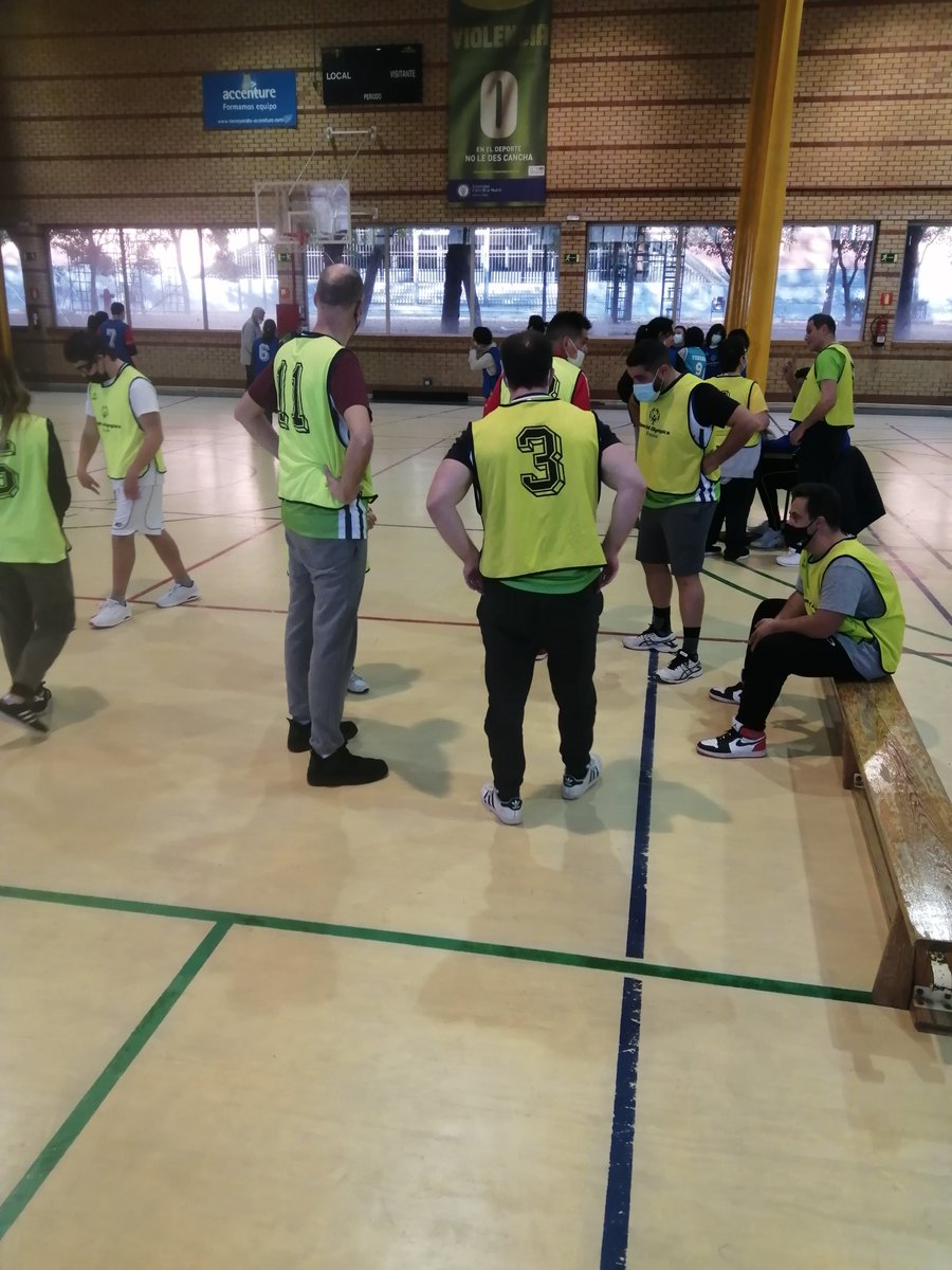 El equipo de <a href="/leroymerlin_es/">leroymerlin_es</a> disfrutó ayer de un día lleno de deporte por la inclusión.⛹️‍♀️💚

¡Gracias a <a href="/helpingbydoing/">Helping by Doing</a> y <a href="/SOMadrid_/">Special Olympics Madrid</a> por este tipo de iniciativas tan gratificantes!👏 🤩 #OtroDeporteEsPosible #GrandesCampeonesCapacesDeTodo

➡️Más info: lmes.es/3xFoV1h