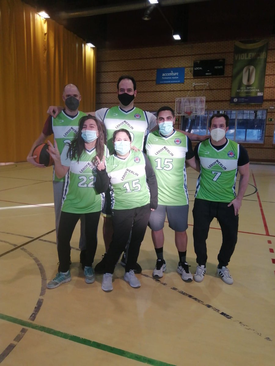 LeroyMerlinCorp's tweet photo. El equipo de @leroymerlin_es disfrutó ayer de un día lleno de deporte por la inclusión.⛹️‍♀️💚

¡Gracias a @helpingbydoing y @SOMadrid_ por este tipo de iniciativas tan gratificantes!👏 🤩 #OtroDeporteEsPosible #GrandesCampeonesCapacesDeTodo

➡️Más info: https://t.co/XJOYw2BEtQ https://t.co/QM8Yec9FC5
