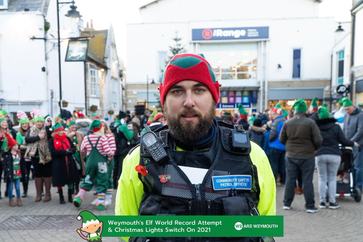 PatrolOfficers's tweet image. Nice to see our duty CSAS officer embracing his inner Elf for Christmas whilst on duty this weekend. #weypatrol
