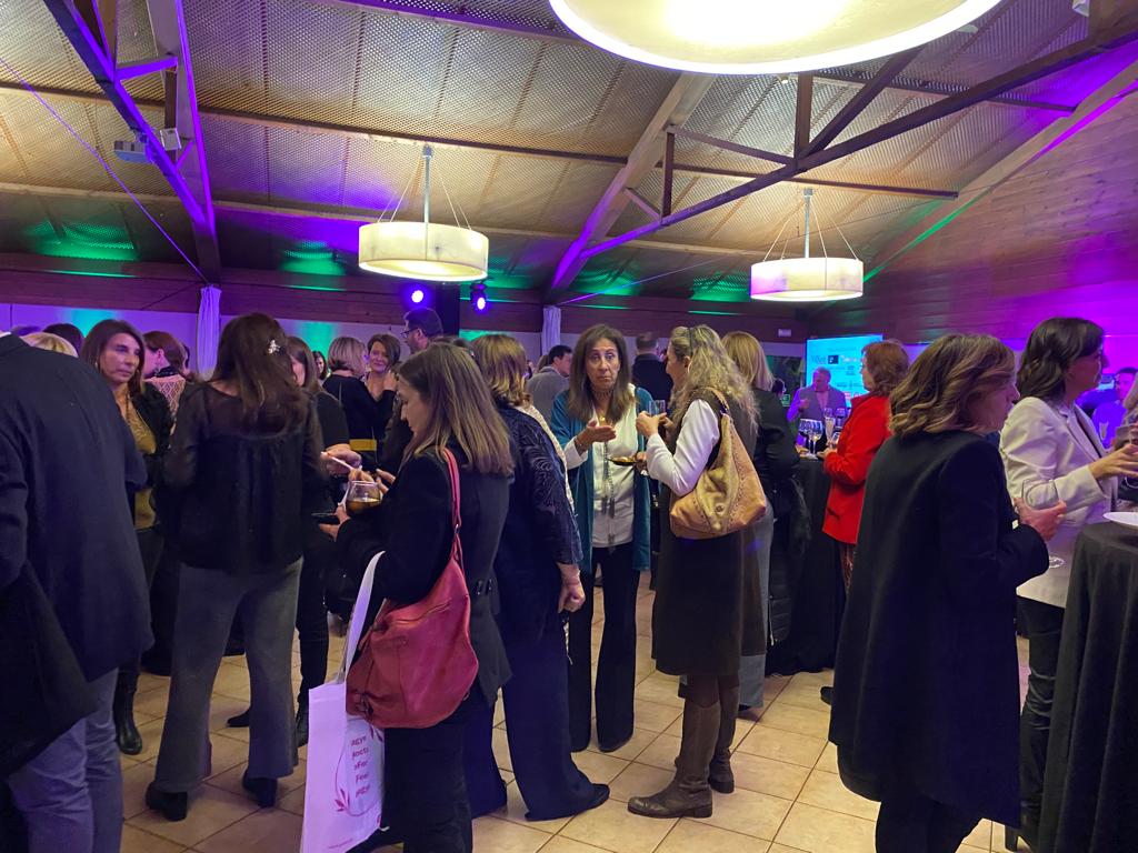 SCEmpresarial's tweet photo. El passat divendres vàrem assistir a la III edició dels Premis @ADEvallesoc, que van reconèixer la creativitat, la constància i l’emprenedoria de dones directives, empresàries i professionals del territori. #PremisAdeValles https://t.co/kfgim4Oq89