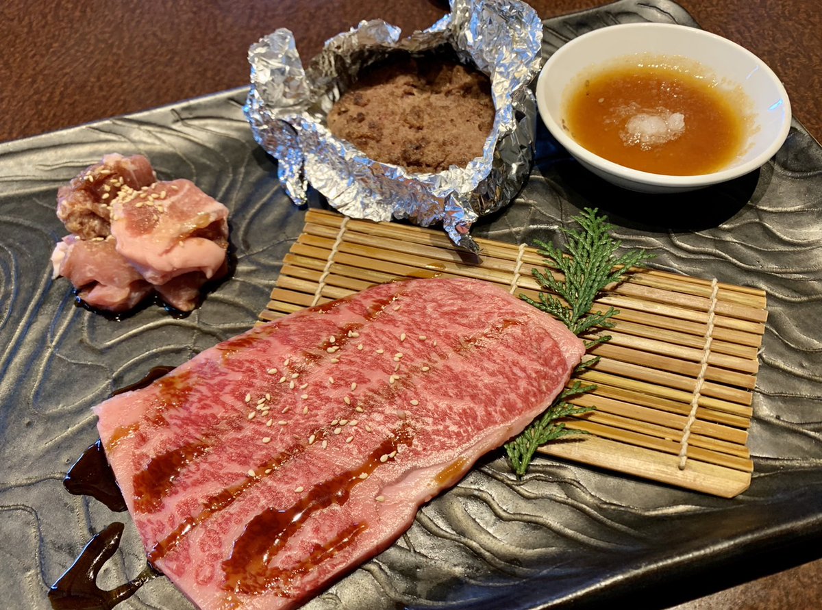 kkt_4ch's tweet photo. 🚶🏻‍♀️#てれビタ中継🚶🏻‍♀️
本日紹介した情報を共有します

【いい肉の日　グルメ中継🥩】
お肉大好きリポーターが、
美味しいお肉料理🍖を紹介しました🎶

美味しいお肉🍗を食べたい方
是非チェックしてみてください🍽️

紹介したお店↓
・たなか畜産光の森店
・馬刺しとあか牛グルマン三年坂
 #熊本のテレビ https://t.co/1u8CLW7Cza