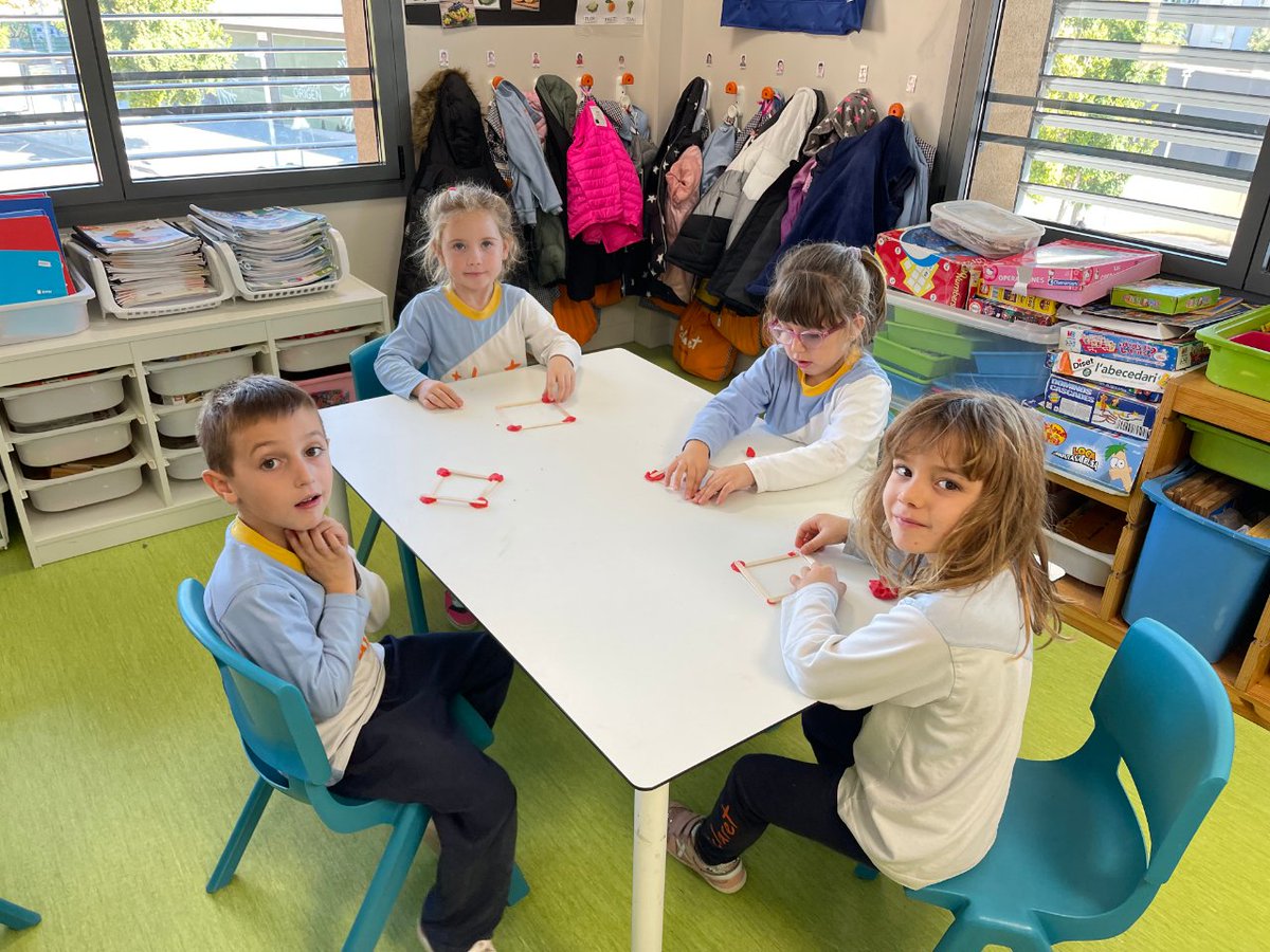claretvalls's tweet image. Els nens i nenes de P5 estan aprenent les figures geomètriques tot experimentant a partir de la metodologia del Jump Math!
#claretvalls #petitclaret #jumpmath