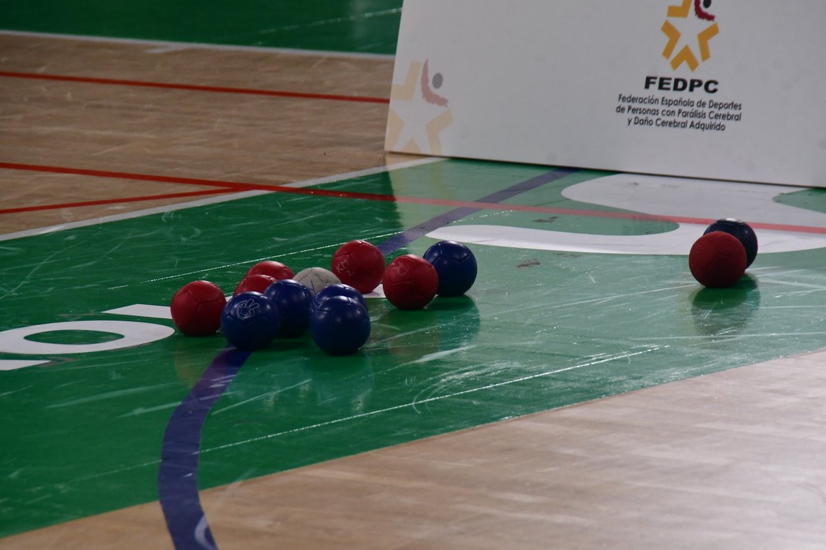 _FEDPC_'s tweet photo. 📢 Europeo de boccia en Sevilla 🔵🔴⚪️ Después del éxito en la prueba individual con la plata de Wafid Boucherit y los bronces de Amagoia Arrieta y Vasile Agache, arranca la competición por equipos y parejas

🎥 Síguelo en el siguiente enlace 👇
https://t.co/rL518XRUnj https://t.co/SyEPo9dEKr
