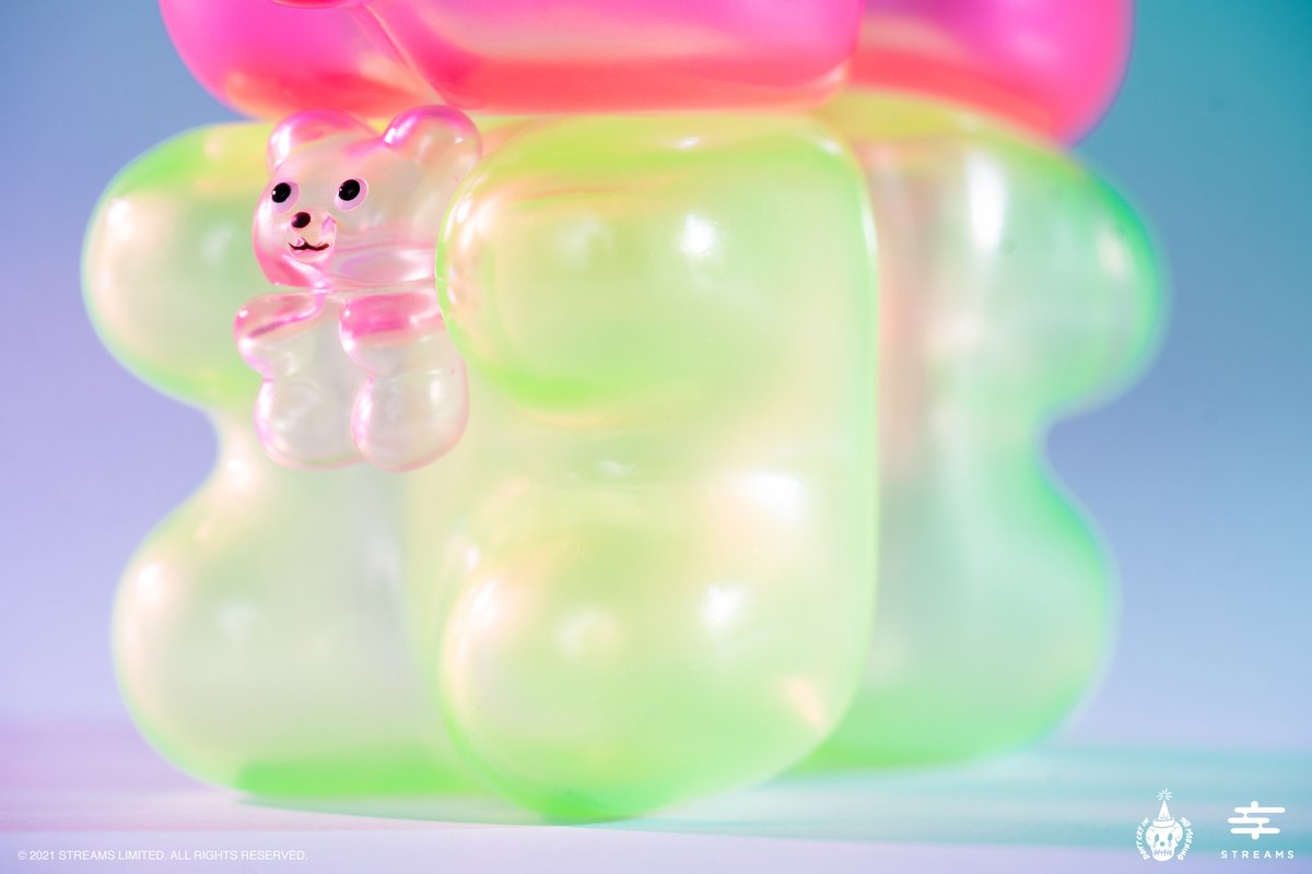 streamsart's tweet photo. Hugger &amp; Gummy Fuku Bear🍬限定カラー 透明なスイカ色

香港アーティストチームDCITMデザイン
STREAMSプロデュース

世界限定30体
材質:ビニール
高さ:約12cm

#streams #streamsart #arttoy #designertoys #vinyl #sofubi #ソフビ #sofvi  #exhibition #art #artist #dcitm #fuku #gummybear #popart https://t.co/c72OkauuU5
