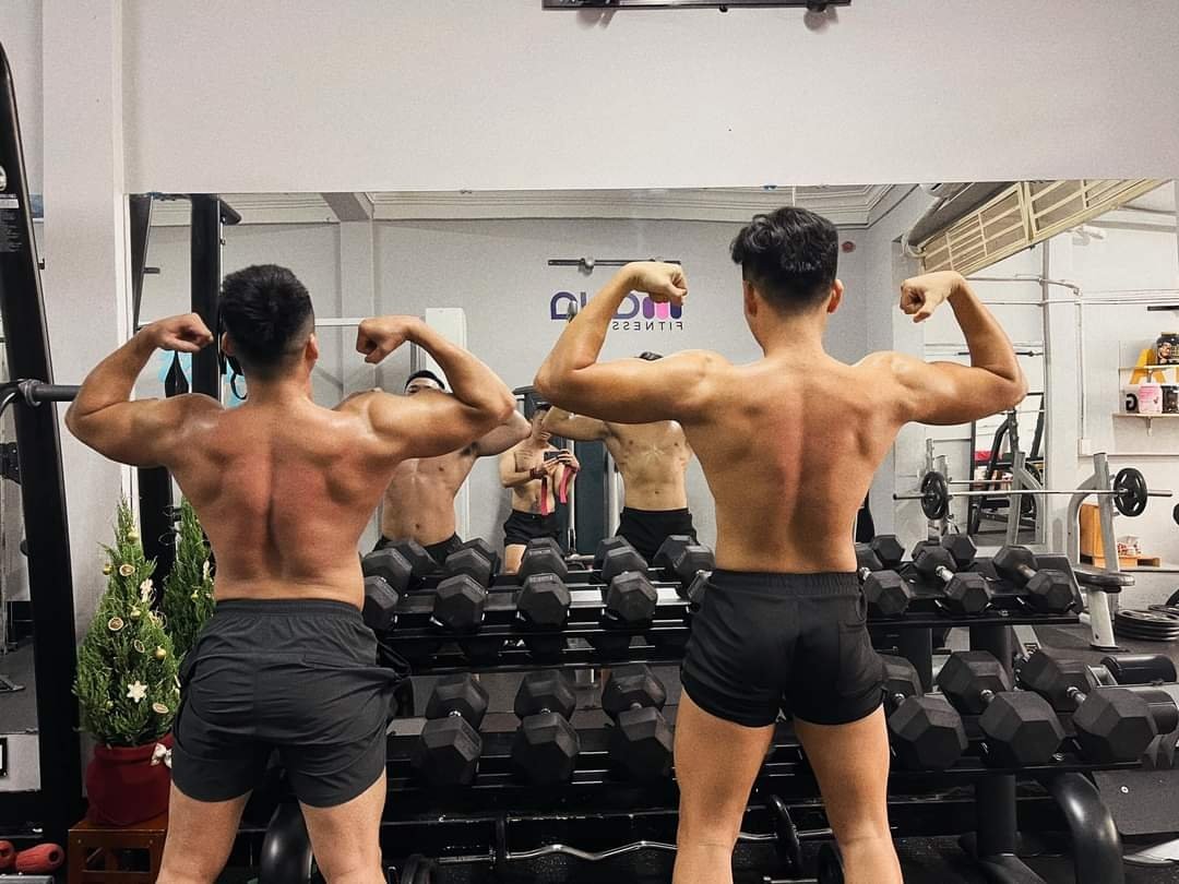 Tony_Ng99's tweet photo. Độ lưng hay độ 2 anh 😃😃😃 #menphysique #gym #xuhuong #fitness #musicle #bulk https://t.co/kc730MlX2e
