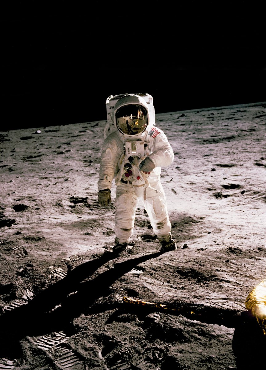 HesperidesGames's tweet photo. “I've lost track of time. With each step I take a constellation is born.

Yet, my body anchors me. Aches turned into guidelines.

A singularity of discomfort takes over; my balls itch. 

Must be #Monday .”

#Mondayvibes | #MondayMood https://t.co/Jwh1aXYXI9