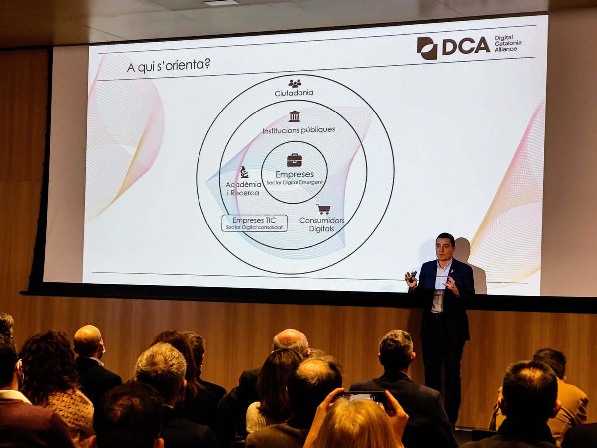 i2CAT's tweet photo. @dca_cat Què és #DigitalCatAlliance? És una aliança que aglutina, aporta coneixement i guia als sectors econòmics digitals emergents per ajudar a consolidar-los. També és una eina de país per incubar les entitats del sector digital emergent #ODS #IoT #IA #Drons #Ciberseguretat #NewSpace https://t.co/7HUQ4Br9kp