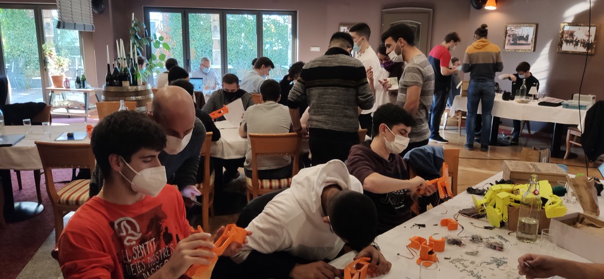 elektronikadb's tweet photo. La semana pasada, con motivo del proyecto @robot3dp, nuestros alumnos y profesores estuvieron en Eslovenia. Una experiencia maravillosa que no será fácil de olvidar.
#KA2 #Erasmus+ #robot3dp #arduino #FPGA https://t.co/1PoC2qJZch
