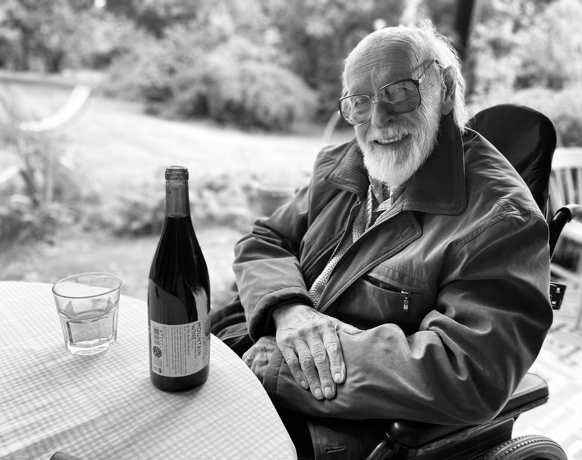Limerick_Films's tweet photo. Drinking Mountain Wine with a Mountain of a Man. Thank you for everything, #ColinYoung - for being such wonderful supporter, friend, inspiror. Safe journey x @NFTSFilmTV https://t.co/AYCjXmyXYa