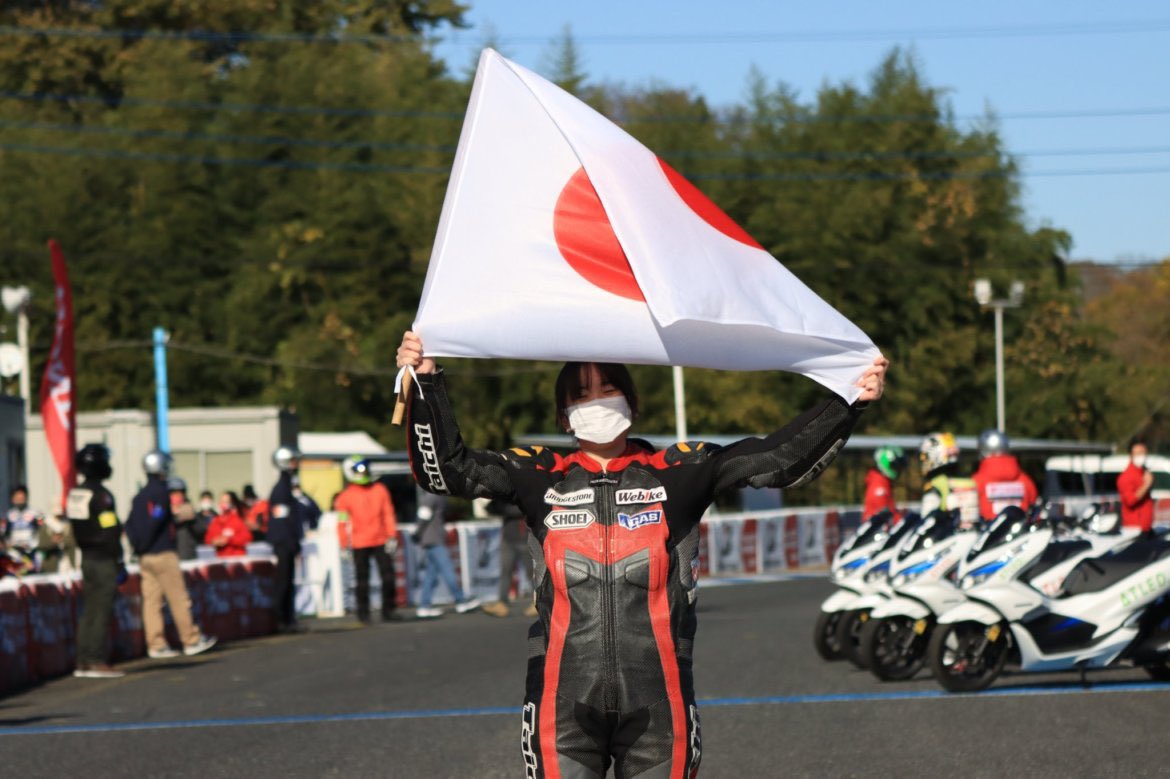 TProInnovation1's tweet photo. 実はこの #ATLEDcup は一人の 女子高生から「バイクやモータースポーツをもっと沢山の人に楽しんでほしい」との相談を受け、発案されたものです😌
発案者の横田葉音さんから💌を頂きました。
#ティープロ はこの未来へのメッセージを伝える施策を今後も共に取り組んでいけたらと思います🌱 https://t.co/P2u5imEBNH
