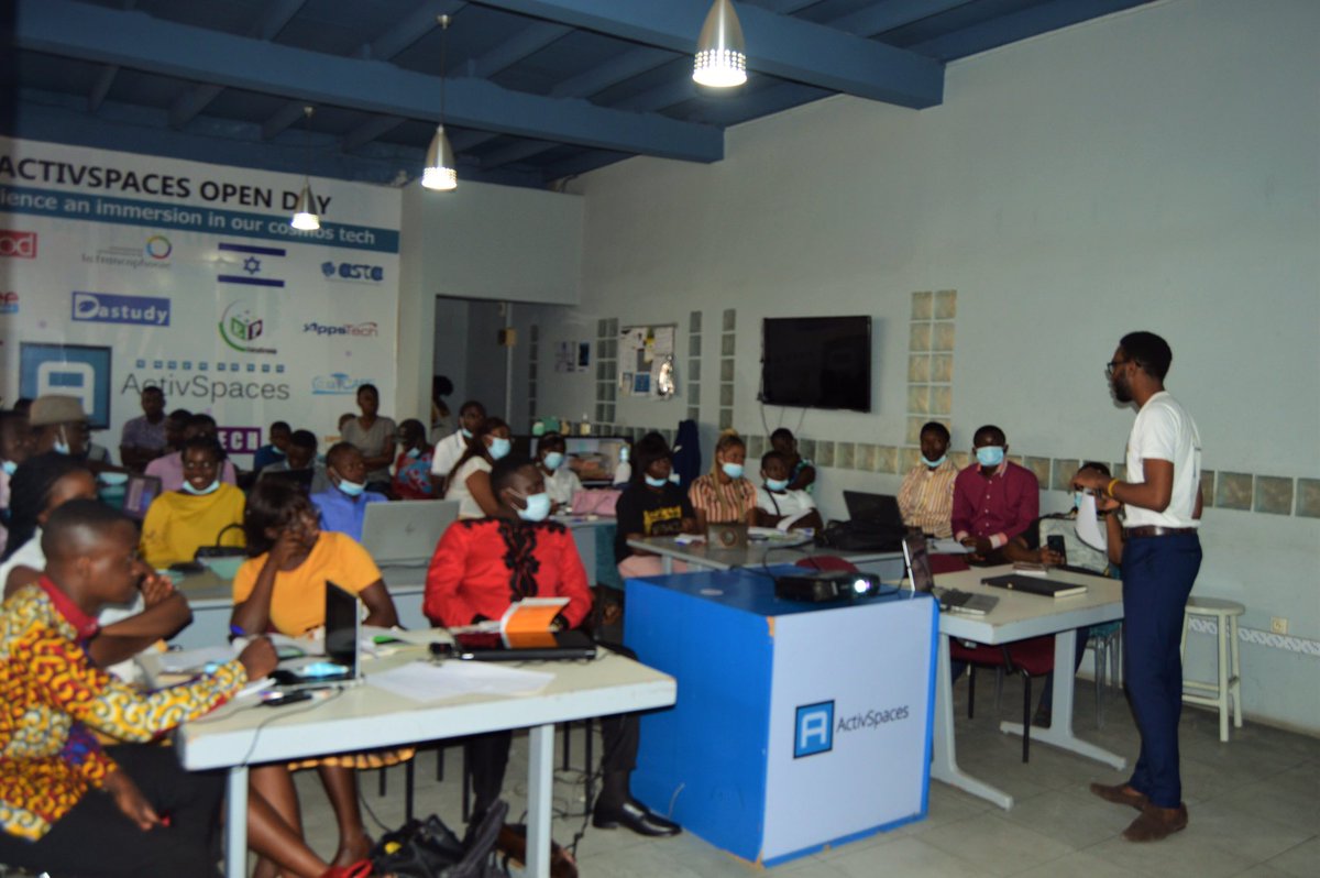 FelixFomengia's tweet photo. Happening now at @ActivSpaces ‘Semaine du Numérique’, in partnership with the @giz_gmbh Programme d’Aide au Développement des Communes (PRADEC/PROMUD)… A great time to explore the advantages technological advancements has created and to propose innovative solutions. @HNziko https://t.co/Xal3nme8tD