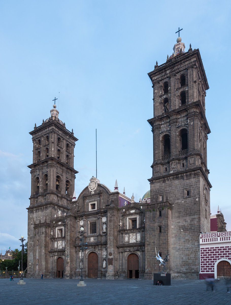 KantuEnsemble's tweet photo. Remember this cathedral from earlier this week? Our composer today is Antonio de Salazar, who took up the post of 'maestro de capilla' at Puebla Cathedral forty years after Fernandes’ death. Salazar was one of the last composers of conservative Hispanic counterpoint. https://t.co/FoCdjGCm5Q