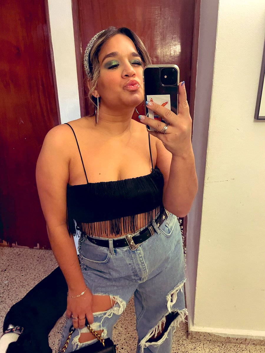 yurianne009's tweet image. Dejé los complejos a un lado y aprendí que el amor propio es lo más lindo que existe🤍 #weekenddump #KarolGconcert