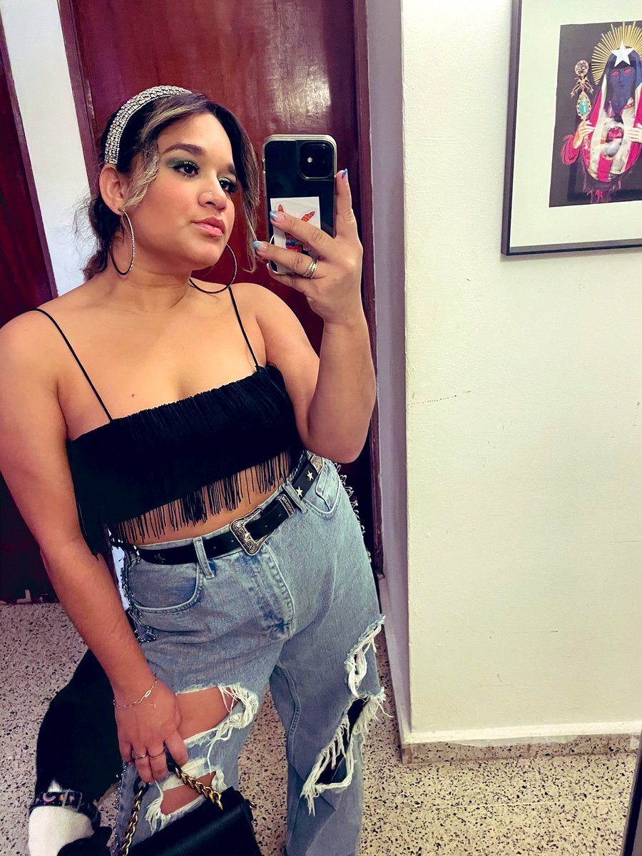 yurianne009's tweet image. Dejé los complejos a un lado y aprendí que el amor propio es lo más lindo que existe🤍 #weekenddump #KarolGconcert