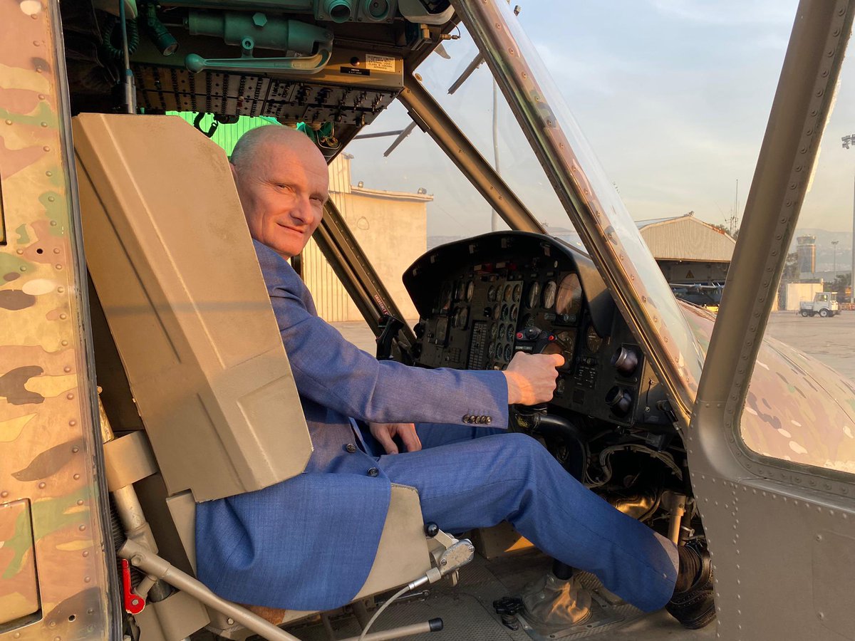 GermanEmbBeirut's tweet image. This afternoon, a 🇩🇪 #Transall @Bw_Einsatz delivered some foodstuff to #Beirut. Glad to support @LebarmyOfficial #navy whenever we can.
I used the opportunity to try out one of the recently refurbished #AugustaBell helicopters. Great fun, even when the engines are not running.