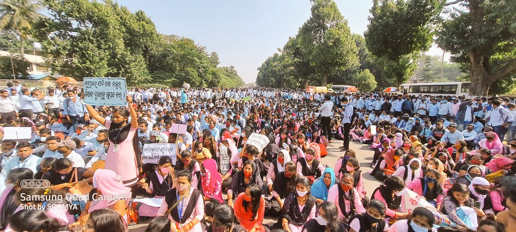 ojtabbsr's tweet photo. Grand Rally &amp; Dharna at Lower PMG till our Demands get fulfilled.
@samirdash01 @Naveen_Odisha @pranabpdas @MoSarkar5T @kanak_news @otvnews https://t.co/EI9BDEcwdG