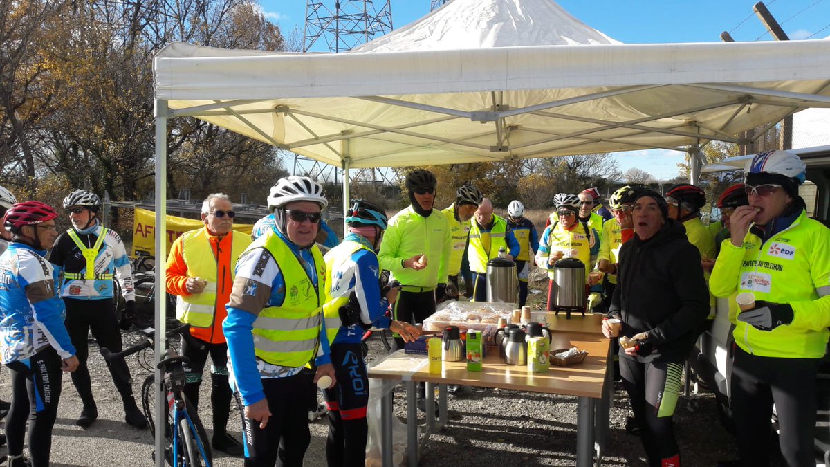 ASGE_DA's tweet photo. Ce matin  51 cyclistes  de l'@ASGE_DA ont parcouru plus de  3570 km et ont rencontré environ 300  personnes sur le site @EDFTricastin . Le montant récolté pour le #Telethon2021 n'est pas encore connu. 
Du vent et du froid au rendez vous, mais pas d'accident. https://t.co/ji1lpkFSvQ