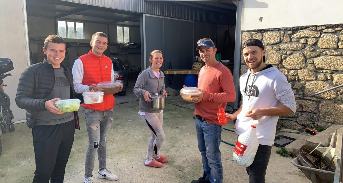 FinistereAltMin's tweet photo. 🇵🇹👫 Durante 4 semanas, Adrien, Baptiste, Gabriel e Joris, alunos da MFR de Ploudaniel, estagiaram em empresas do Alto Minho, no âmbito do programa @ErasmusplusFR. Muito obrigada à Quinta dos Fumeiros e à Quinta da Pedra e parabéns aos alunos pelo seu empenho ! https://t.co/L3ej0PMmW4