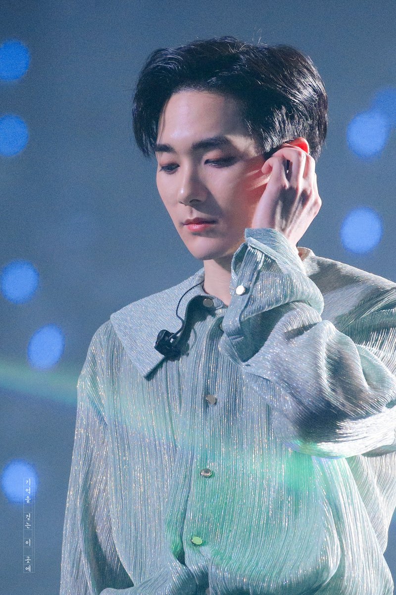 Memoria_RON's tweet photo. 211128 더블랙 콘서트 

#아론   #ARON   #뉴이스트 #NUEST https://t.co/QDplUHlKRW