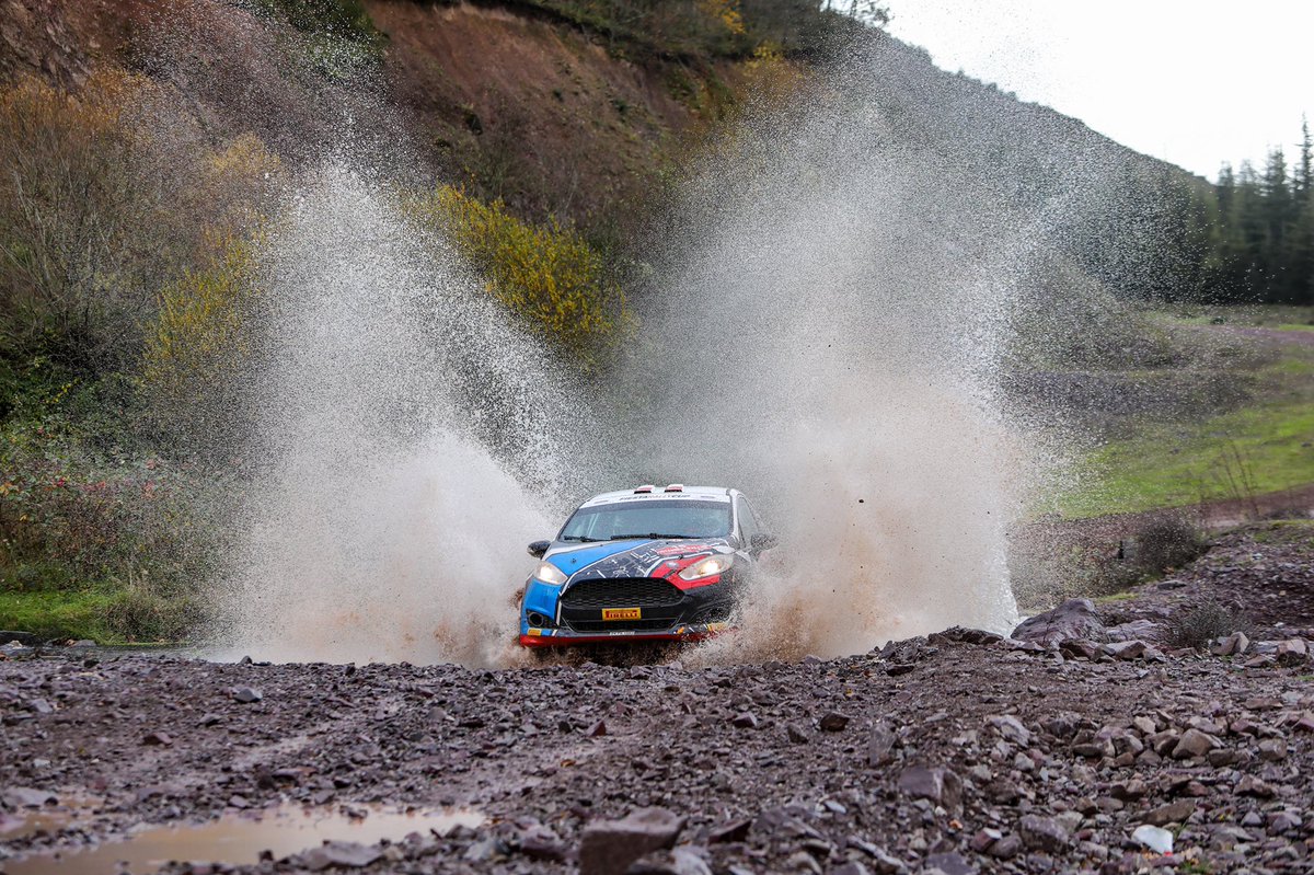 CastrolFordTr's tweet image. Kağan Karamanoğlu ve Oytun Albayrak sezon boyunca büyük mücadelelere sahne olan Fiesta Rally Cup&apos;ta üstün bir performans sergileyerek birinci oldular. Hızı ve azmi ile birinciliği kazanan ekibi kutluyoruz. 👏🎉🎊