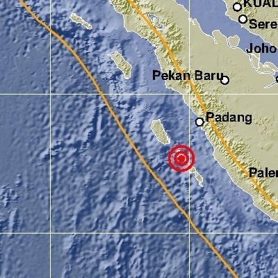 infoSumbar's tweet photo. Yang tadi itu gempa kedua.

Ini gempa pertamanya 
[GEMPA PERTAMA]
Info Gempa Mag:4.6, 29-Nov-21 22:24:29 WIB, Lok:2.32
LS,99.70 BT (14 km BaratDaya
PULAUSIPORA-KEP.MENTAWAI-SUMBAR), Kedlmn:10
Km ::BMKG-PGR VI
#infosumbar #gempa #sumaterabarat https://t.co/EjlA8TWhEO