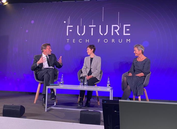mothusiturner's tweet photo. Great to be supporting @OECD Deputy Secretary- General Knudsen in 🇬🇧 at @DCMS #futuretechforum to shape tech governance approches for the future. https://t.co/tFpx3lDanW