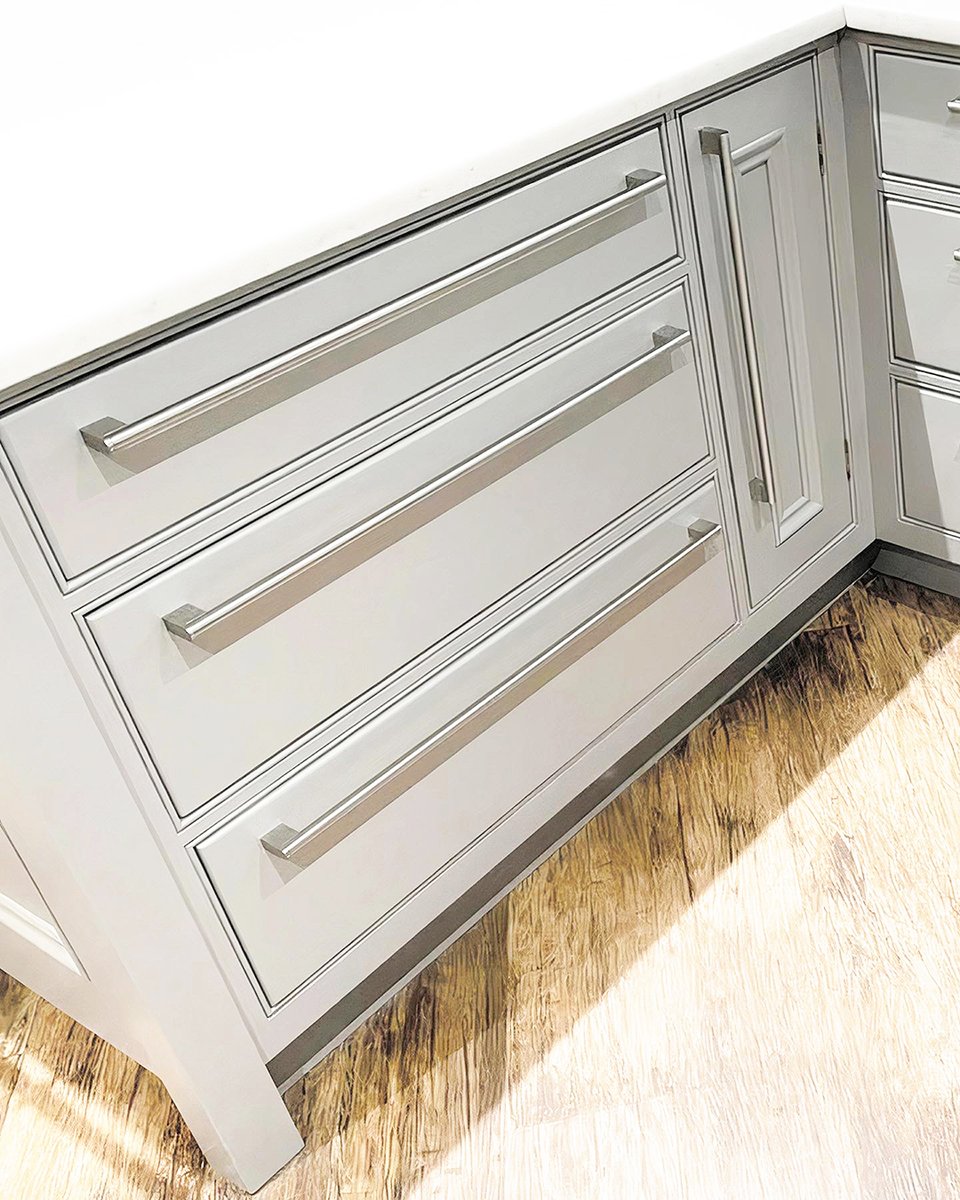 cppaintersltd's tweet image. 🤍 Check out this #transformation we completed earlier in the month for a customer based at Carlton in Lindrick. Previously very dark and dated, the units were #sprayed to Plummet and Shaded White. Thrilled by the change, the customer wanted to kiss me! 💋 cp-pad.co.uk/packages.php