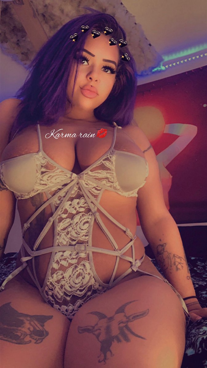 grungebaby420's tweet photo. Add my new Snapchat 😘 ouijababyy420
#newsnapchat #Snapchat #snapchatadd #bigtiddygothgirl #baddie #ddlgwhore #OnlyFans #kinky #stonerchick #thicc #Trending https://t.co/vYxMg6zyhX