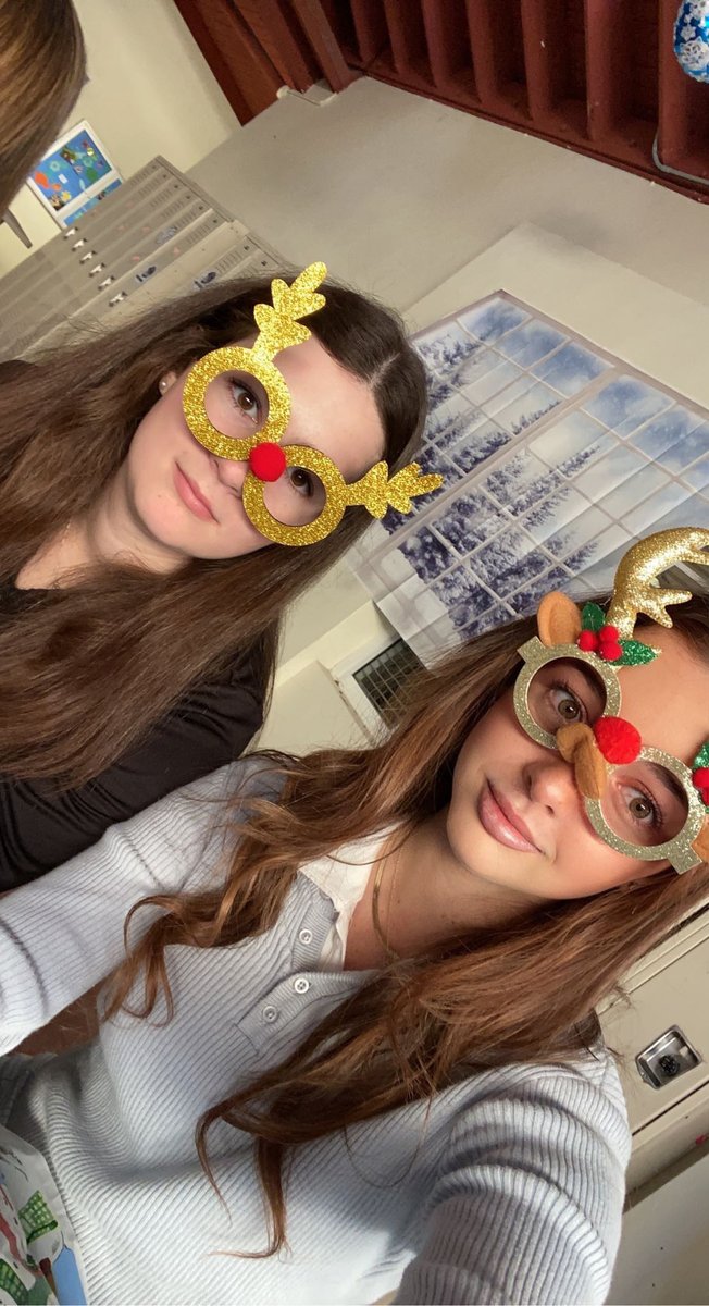 StedsSA's tweet photo. Senior Parents delivered the holiday spirit to the Senior Patio today.  Seniors arrived to a winter wonderland this morning.  Ho ho ho, have a holly jolly time!  @StedsVero https://t.co/QrqDKJ3VB2