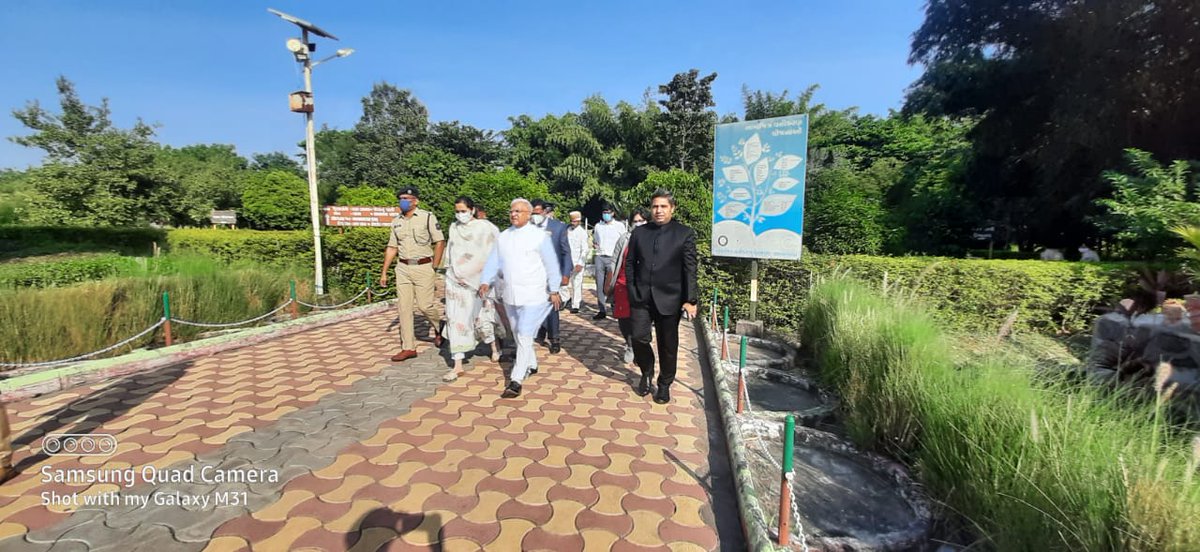 DdoArvalli's tweet photo. અરવલ્લી જીલ્લાના શામળાજી નજીકના ખેરંચાની સૂર્યા એકલવ્ય સૈનિક સ્કૂલ ખાતે મધ્યપ્રદેશના રાજ્યપાલશ્રી મંગુભાઈ પટેલની અધ્યક્ષતામાં આઝાદીનો અમૃત મહોત્સવ ઉજવાયો હતો.@GujPRHDept @CollectorArvali @CMOGuj @PMOIndia #aazadikaamrutmahotsav #CleanIndia https://t.co/3kdYiUOten