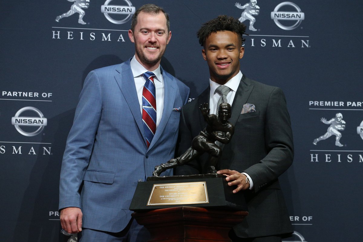 Pickswise's tweet photo. Lincoln Riley's 5 years as Oklahoma's HC

• 55-10 overall record
• 4x Big 12 Champion
• 3 CFP appearances
• 2020 Cotton Bowl win
• Baker Mayfield Heisman Trophy
• Kyler Murray Heisman Trophy
• Jalen Hurts Heisman runner-up https://t.co/QPESOPBwSE