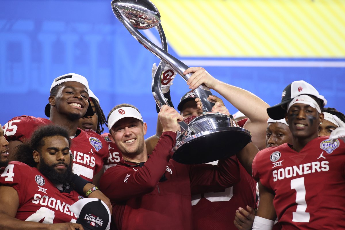 Pickswise's tweet photo. Lincoln Riley's 5 years as Oklahoma's HC

• 55-10 overall record
• 4x Big 12 Champion
• 3 CFP appearances
• 2020 Cotton Bowl win
• Baker Mayfield Heisman Trophy
• Kyler Murray Heisman Trophy
• Jalen Hurts Heisman runner-up https://t.co/QPESOPBwSE