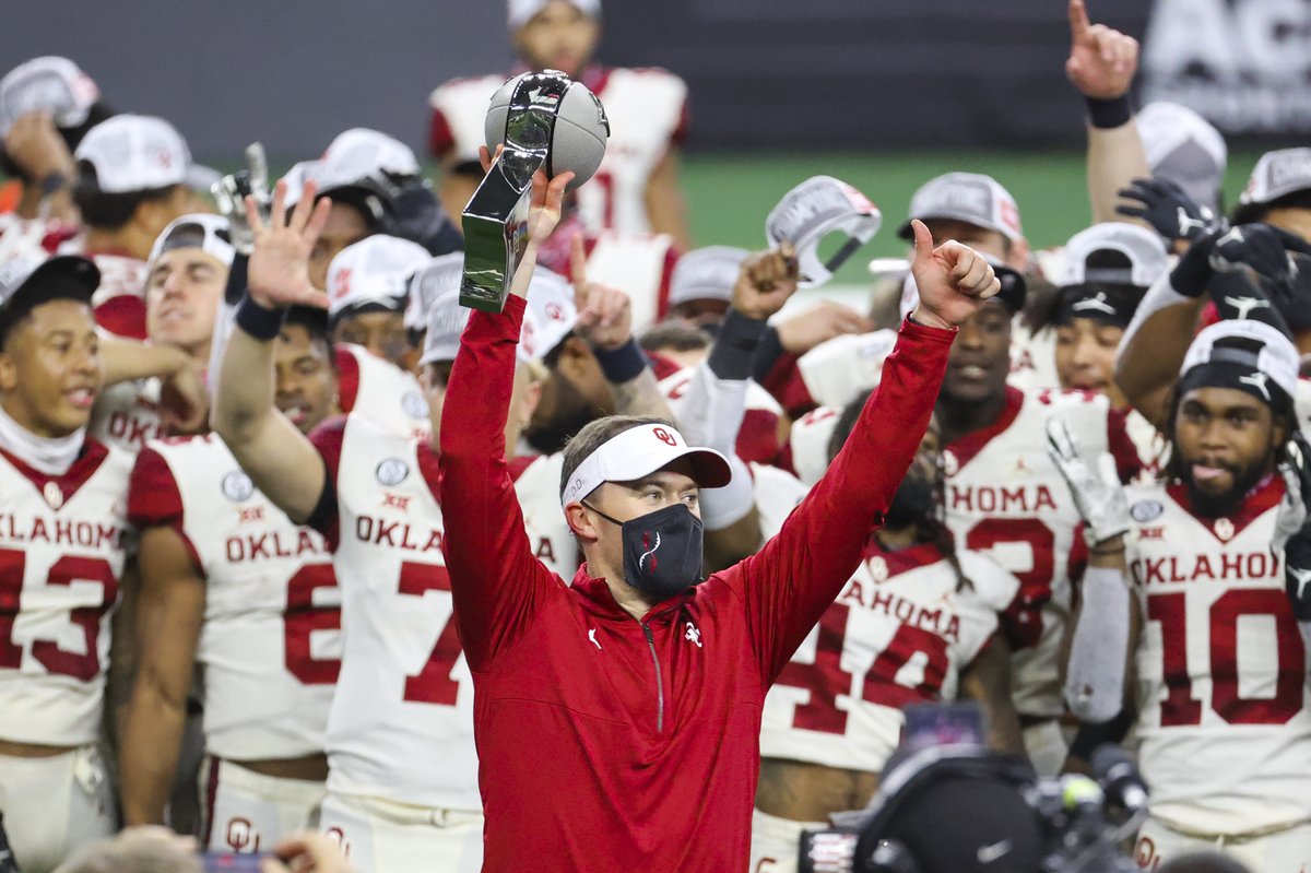 Pickswise's tweet photo. Lincoln Riley's 5 years as Oklahoma's HC

• 55-10 overall record
• 4x Big 12 Champion
• 3 CFP appearances
• 2020 Cotton Bowl win
• Baker Mayfield Heisman Trophy
• Kyler Murray Heisman Trophy
• Jalen Hurts Heisman runner-up https://t.co/QPESOPBwSE