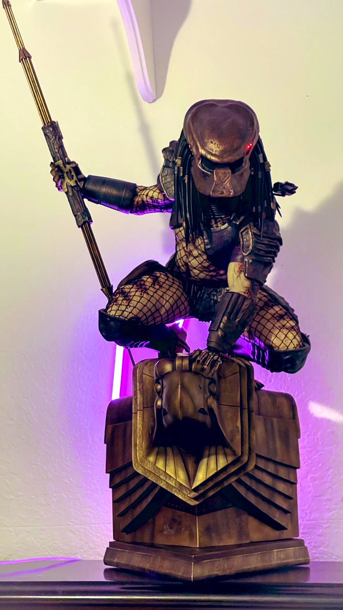 CITYHUNTERLUV1's tweet photo. And my neon green heart💚 skipped a beat…..what a beautiful beast. I’ll take pics later of his other head and other pose. @Prime1Studio https://t.co/8erxwaKkkD