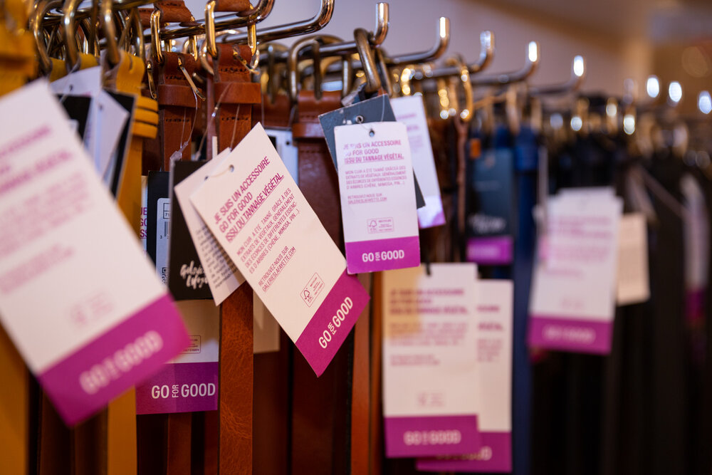 NeyretTextile's tweet photo. #GoForGood

🏷️ NEYRET réalise pour les @Galeries_Laf ses étiquettes carton, imprimées sur du papier @FSCFrance, pour identifier ses produits #GoForGood fabriqués à partir de matières recyclées ou certifiés @OEKO_TEX_Int. 

#moderesponsable #productionlocale #developpementdurable https://t.co/LYj76jvyWq