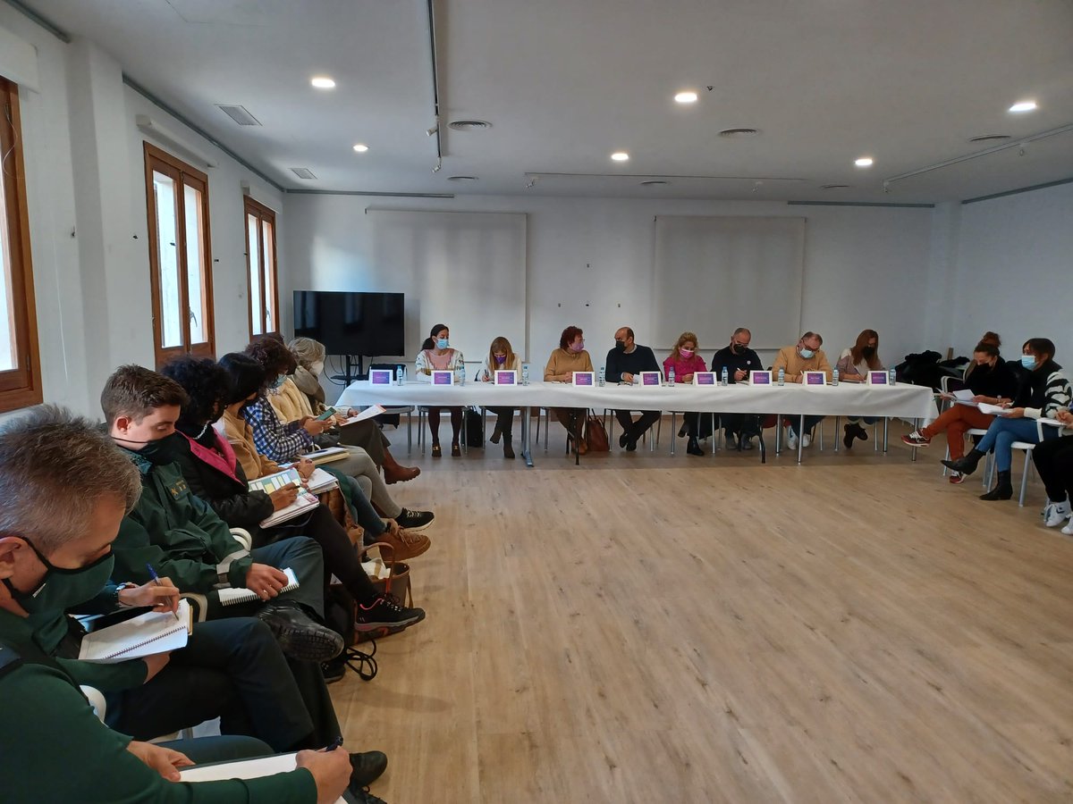 IB_Dona's tweet photo. ♀️ Avui s’ha celebrat la convocatòria de constitució de la #MesaLocal de Coordinació contra les Violències Masclistes del municipi de Muro en el marc de la lluita contra la #Violenciamasclista i en l’àmbit de les seves respectives competències. https://t.co/mFy93lPGPD