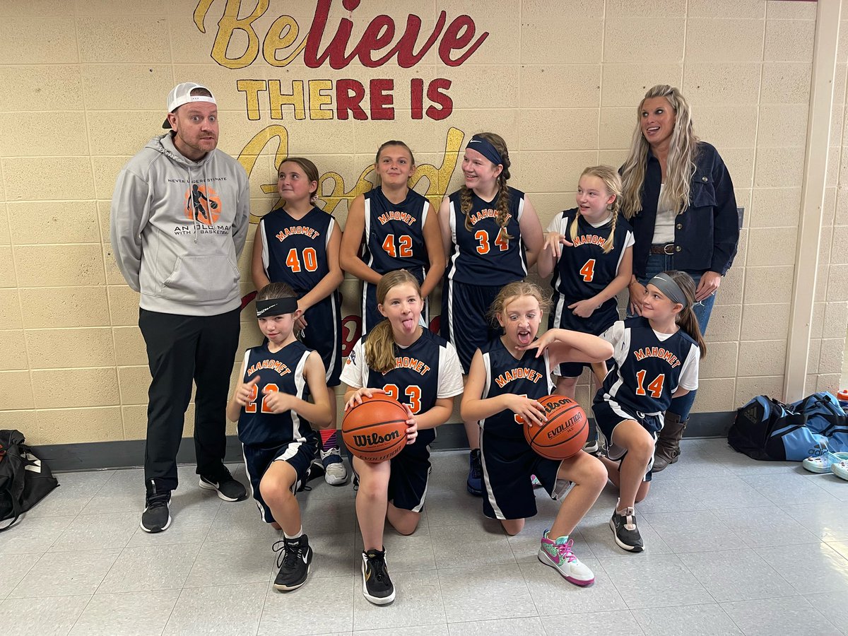 CoachMRobinson's tweet image. 5th Grade girls Bball! We have 3 teams at this grade level, and they all are doing great! I get to co-coach this wild and fun team! #buildingballersforlife #preparingforfuture