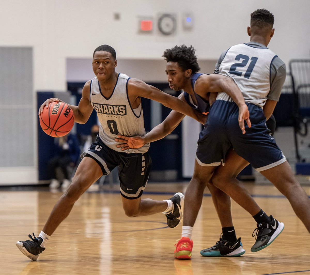 SharkTankColgan's tweet photo. COLGAN BASKETBALL RETURNS TO THE TANK⚡️⚡️WITH THEIR SEASON OPENER TUESDAY 7PM AT COLGAN🏟 🦈SHARKS🦈VS 🦟YELLOW JACKETS🦟 WEAR YOUR COLGAN COLORS⚪️🔵 #swatthefly #jacketscantswim https://t.co/OnTOP001NJ