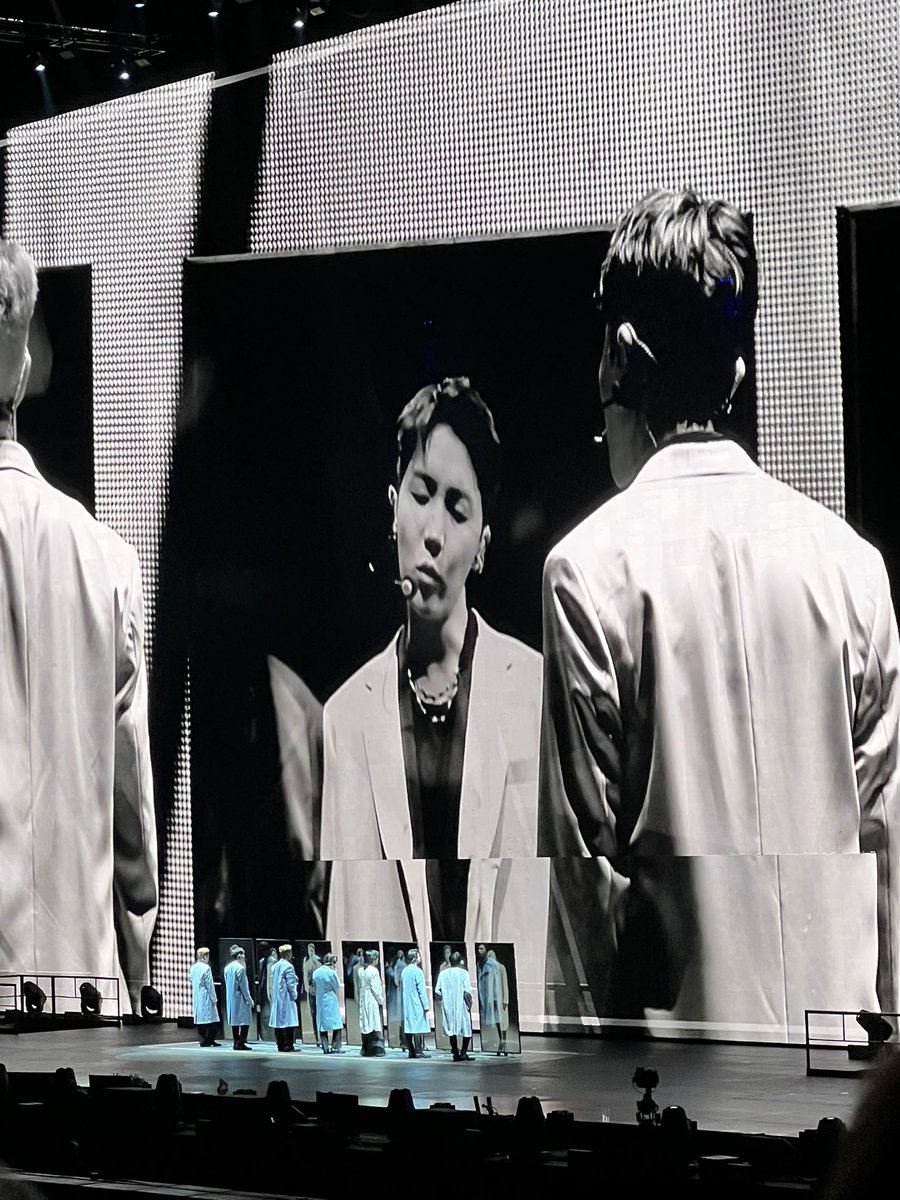 BZLZ808's tweet photo. @BTS_twt #ConcertD2 #BlueAndGrey https://t.co/8Vp8l5lXpb