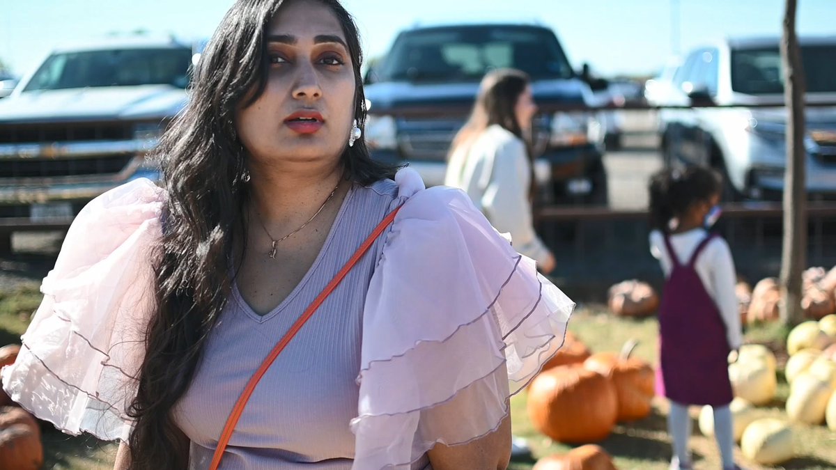 SThehonesthuman's tweet photo. #frames - I guess I’ll start doing that too 🤓 .. frame from my next series of reels 😍
#myupcoming after so long my content is going to b up again ❤️
VC/PC: Murali :)
#pocketfullofsunshine #pumpkinpatch #escapefromreality #shorts #reels #loveforcamera https://t.co/LpoPi1u7CH