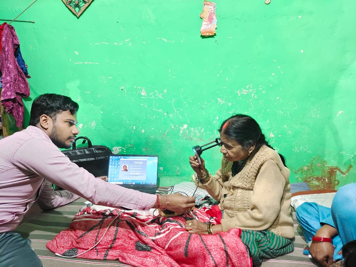 dintya15's tweet image. *Old age Pensioner given Jeevan Praman Life Certificate by CSC VLE Himanshu Chaurasiya, Barabanki district state U.P #onlycsccandothis*