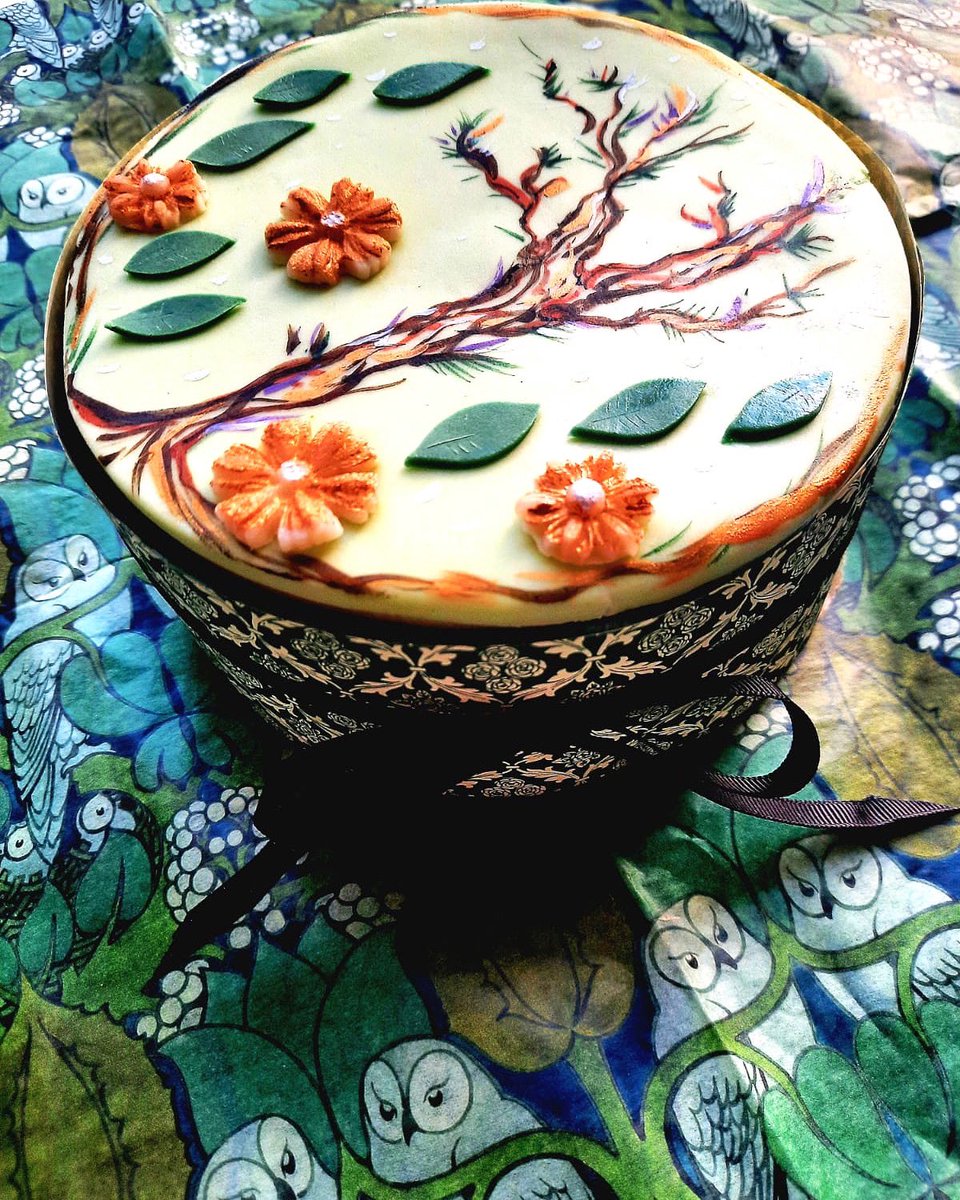 ✨ᥴꫝ𝕣ⅈડ𝕥ꪑꪖડ ᥴꪖ𝕜ꫀડ 𝟚𝟘𝟚𝟙!✨

Sneak Peak of this year’s design 🤫
Handmade and Hand-painted by <a href="/glover_terry/">Terry glover</a> 
This year’s beautiful paintings are inspired by nature and the stunning <a href="/lenadunham/">Lena Dunham</a> 

Big Love
The Cake Shop Team 🌻