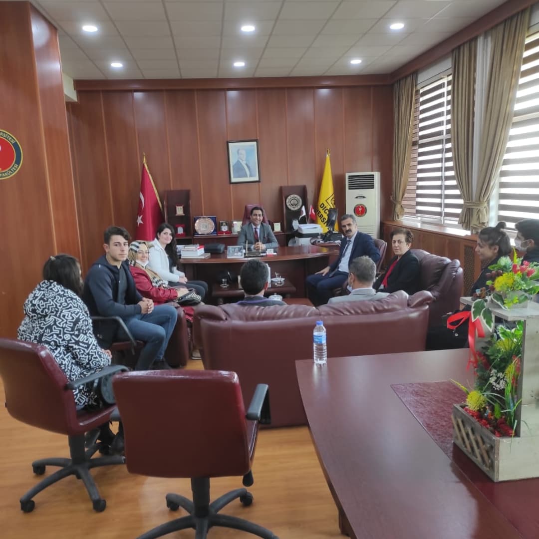 Öğrencilerimizle Dicle üniversitesi Veteriner fakültesine gezi düzenledik. <a href="/ErnezDemir/">Demir Ernez</a> <a href="/erganikaymakam/">T.C. Ergani Kaymakamlığı</a> <a href="/erganimem2/">ERGANİ İLÇE MİLLİ EĞİTİM MÜDÜRLÜĞÜ</a>