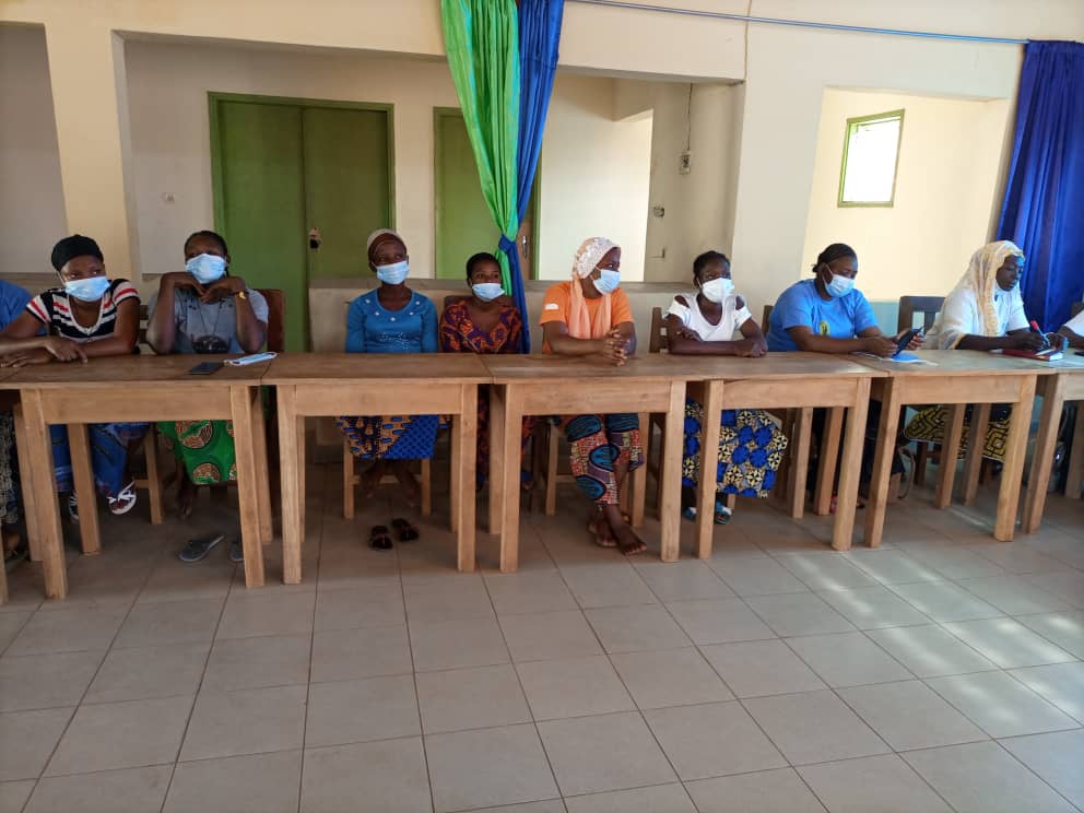 #OrangeTheWorld

Ce week-end notre '' Comité Femmes '' était dans la #Donga pour une activité de sensibilisation des femmes de #Djougou sur leur droit. 

#StopVindictePopulaire #womenempowerment